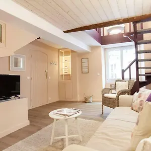 Apartment 2 Bedrooms 2 Bathrooms In Old